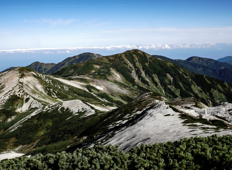 白馬岳の縦走登山 大雪渓から白馬大池へ